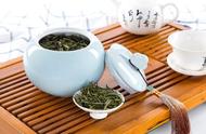 绿茶秘诀：先倒水再放茶叶，避免泡茶误区！