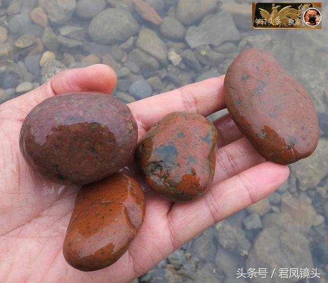 长江岸边的三峡奇石，喜欢就去捡，只要力气不要钱！