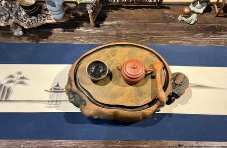 探索大自然的“极品”美石：四款茶盘雕刻艺术